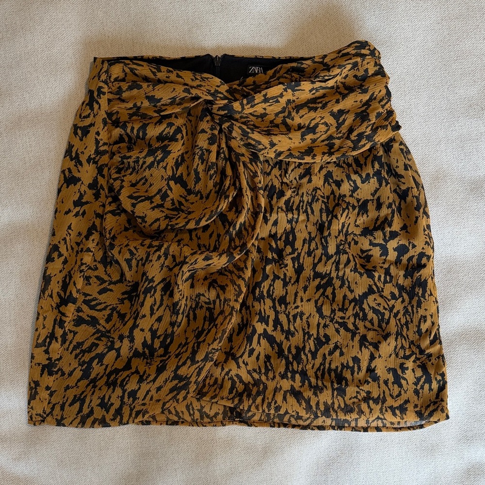 Zara Women's Black and Tan Mini Skirt